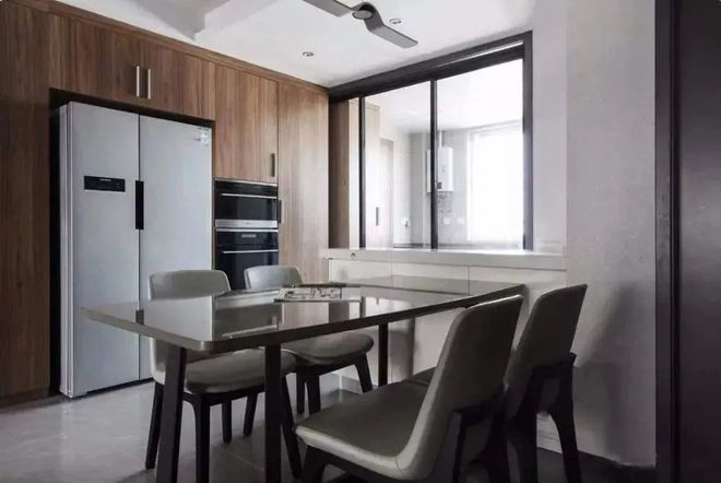 破常规不把冰箱放厨房实用性太强了！尊龙凯时链接现在的年轻人就喜欢打(图2)